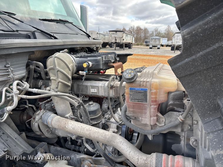 image for item DT0088 2022 International LT625 semi truck