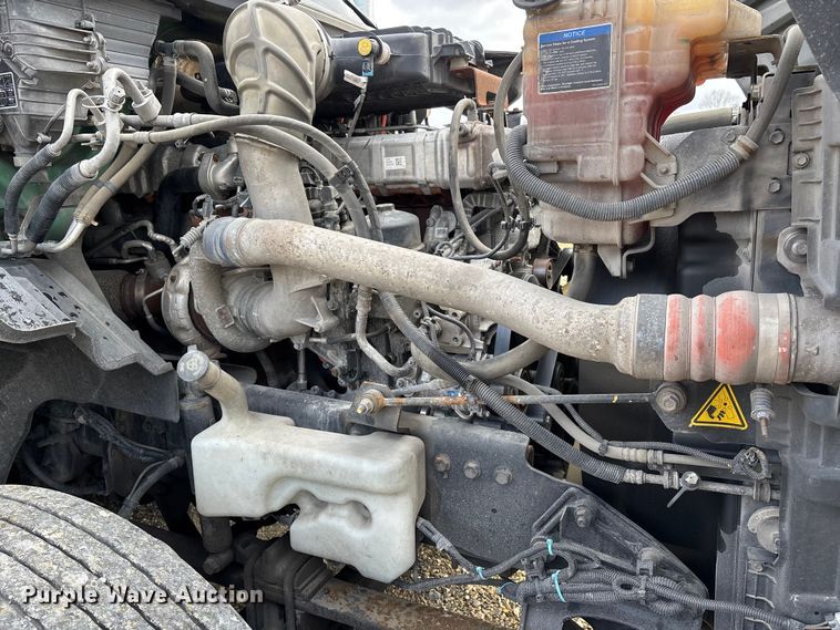 image for item DT0088 2022 International LT625 semi truck