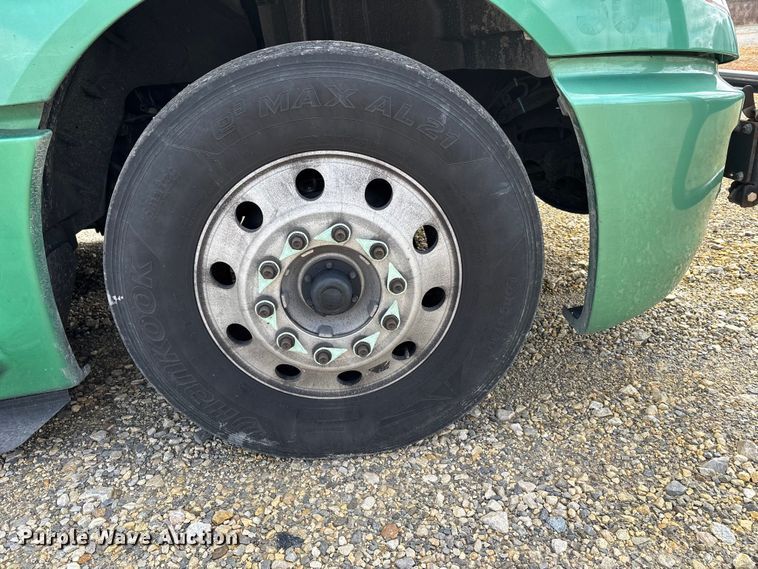 image for item DT0088 2022 International LT625 semi truck