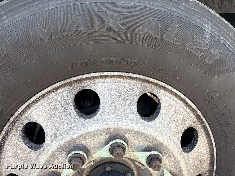 image for item DT0088 2022 International LT625 semi truck