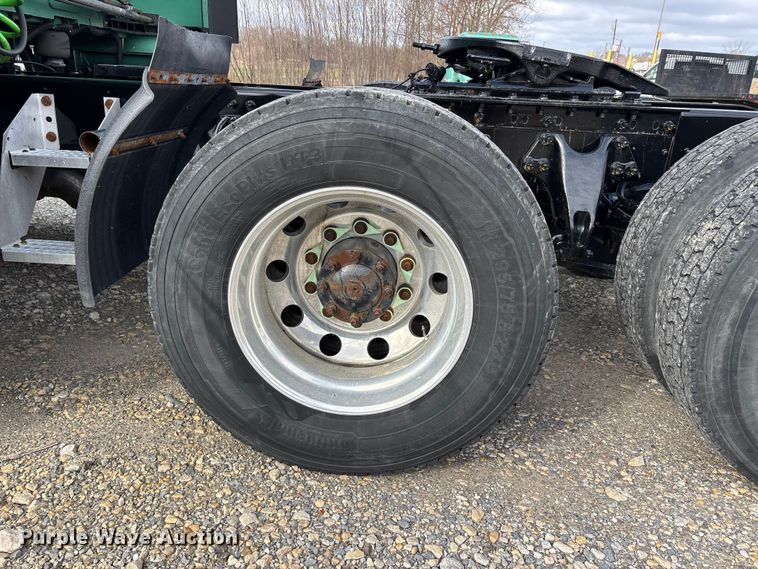 image for item DT0088 2022 International LT625 semi truck