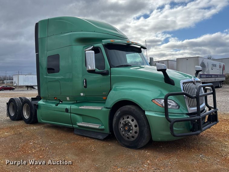 image for item DT0090 2022 International LT625 semi truck