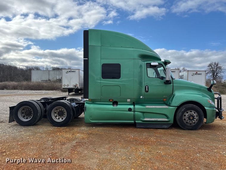 image for item DT0090 2022 International LT625 semi truck