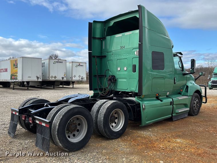 image for item DT0090 2022 International LT625 semi truck