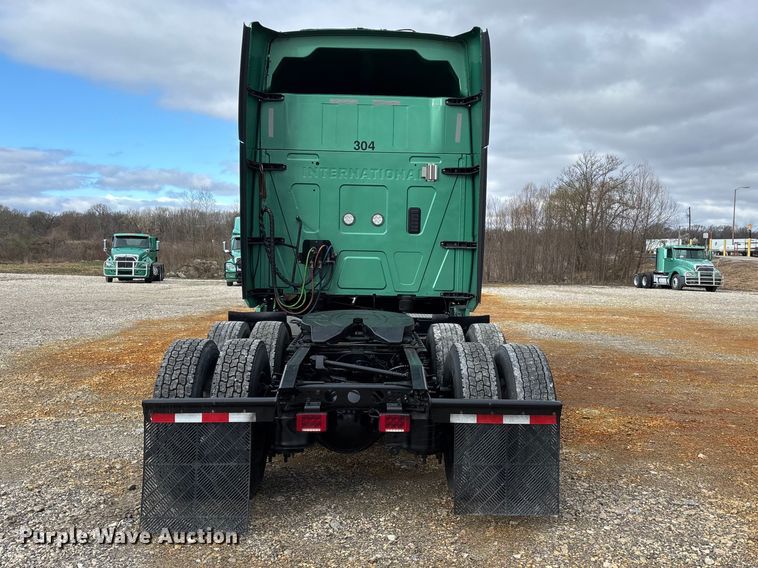 image for item DT0090 2022 International LT625 semi truck