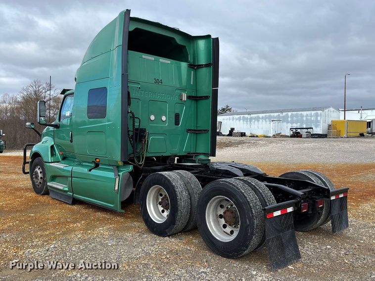 image for item DT0090 2022 International LT625 semi truck