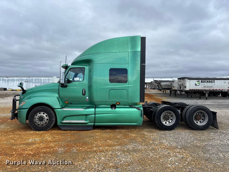 image for item DT0090 2022 International LT625 semi truck