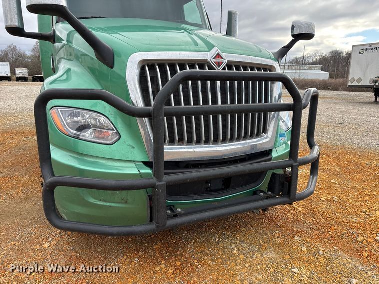 image for item DT0090 2022 International LT625 semi truck