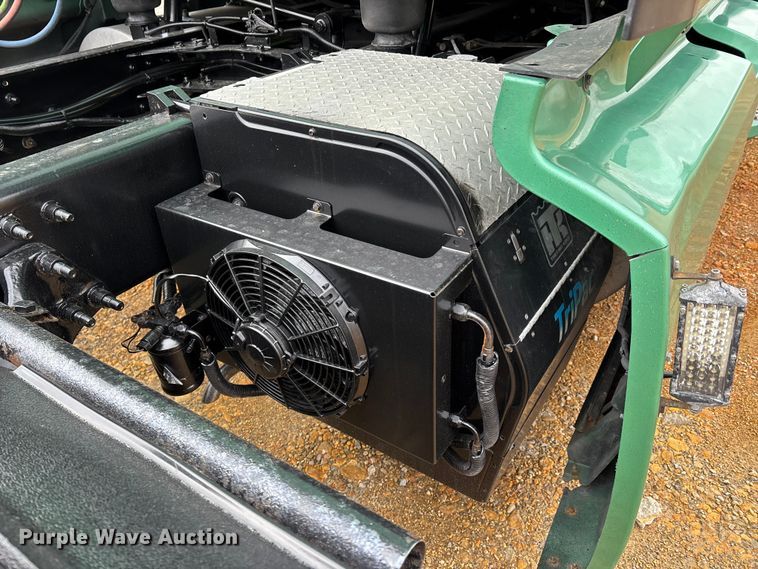 image for item DT0090 2022 International LT625 semi truck