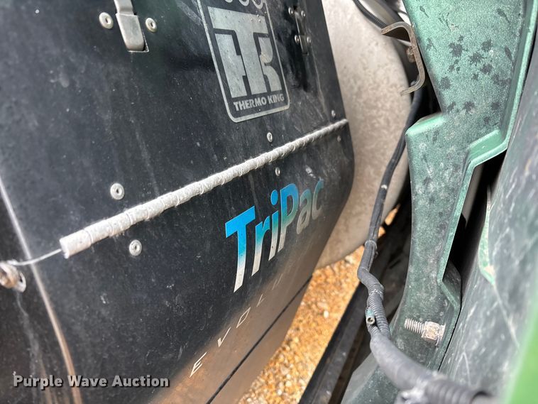 image for item DT0090 2022 International LT625 semi truck