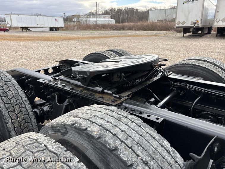 image for item DT0090 2022 International LT625 semi truck