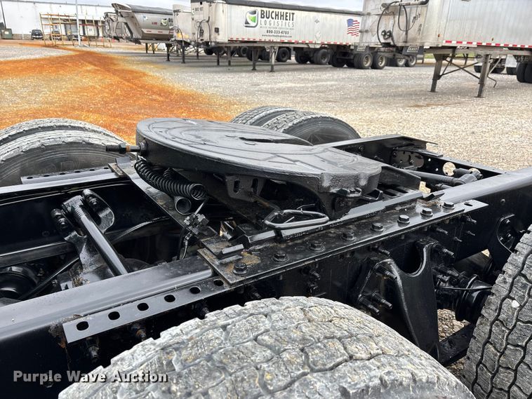 image for item DT0090 2022 International LT625 semi truck