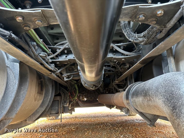 image for item DT0090 2022 International LT625 semi truck