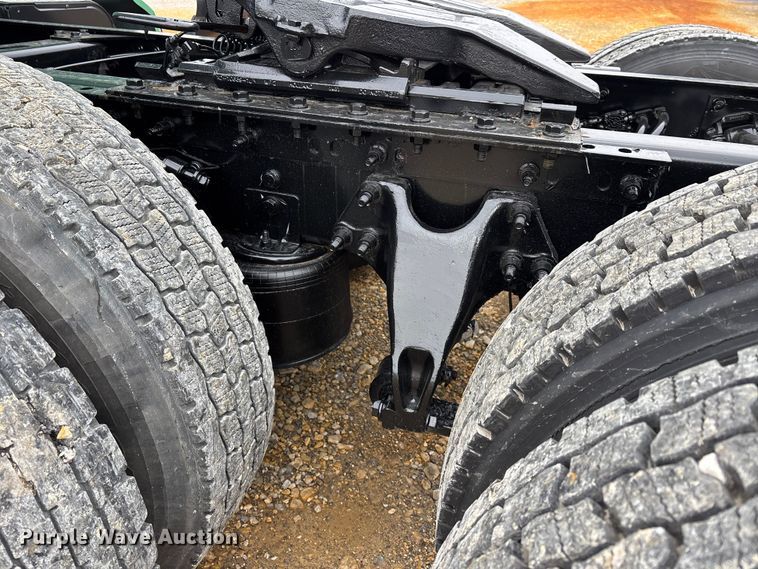 image for item DT0090 2022 International LT625 semi truck