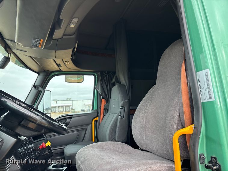 image for item DT0090 2022 International LT625 semi truck