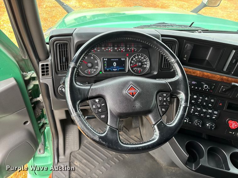 image for item DT0090 2022 International LT625 semi truck