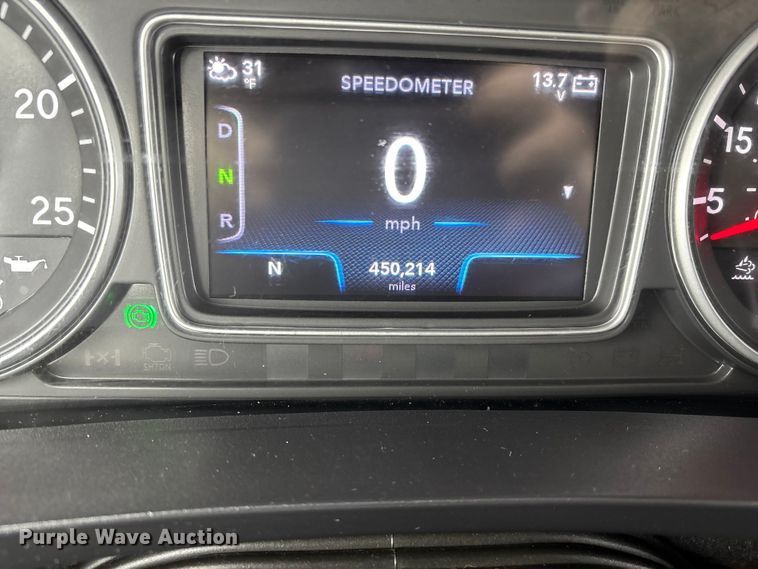 image for item DT0090 2022 International LT625 semi truck