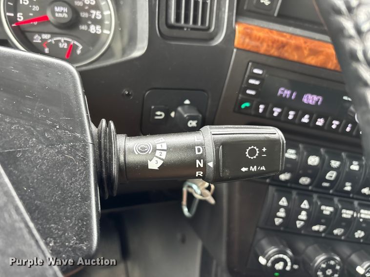 image for item DT0090 2022 International LT625 semi truck