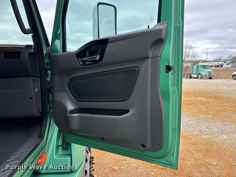 image for item DT0090 2022 International LT625 semi truck