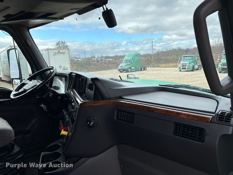 image for item DT0090 2022 International LT625 semi truck