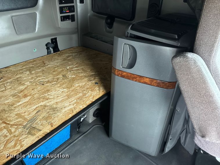 image for item DT0090 2022 International LT625 semi truck