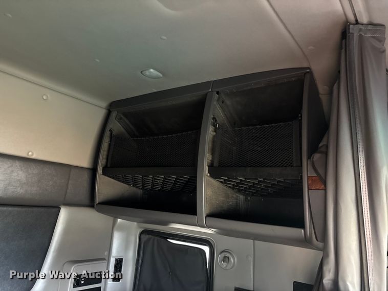 image for item DT0090 2022 International LT625 semi truck