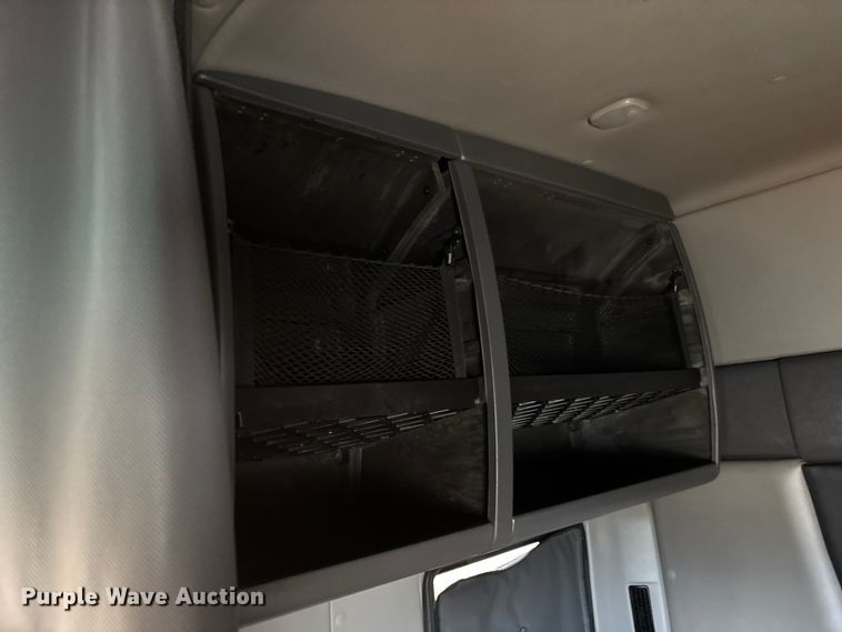 image for item DT0090 2022 International LT625 semi truck