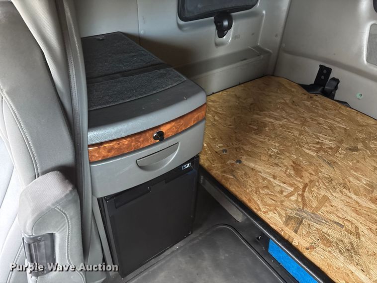 image for item DT0090 2022 International LT625 semi truck