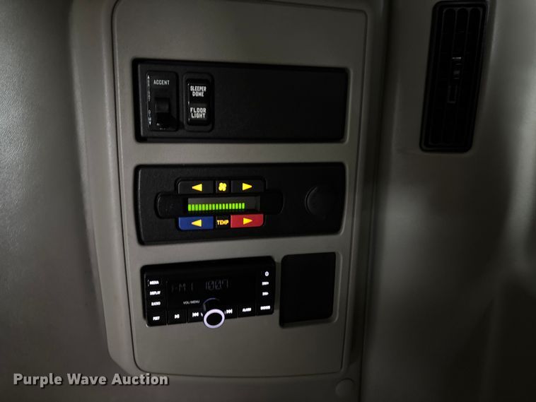 image for item DT0090 2022 International LT625 semi truck