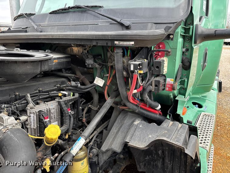 image for item DT0090 2022 International LT625 semi truck