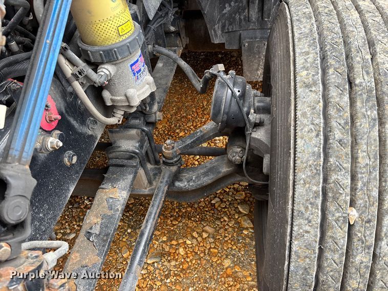 image for item DT0090 2022 International LT625 semi truck