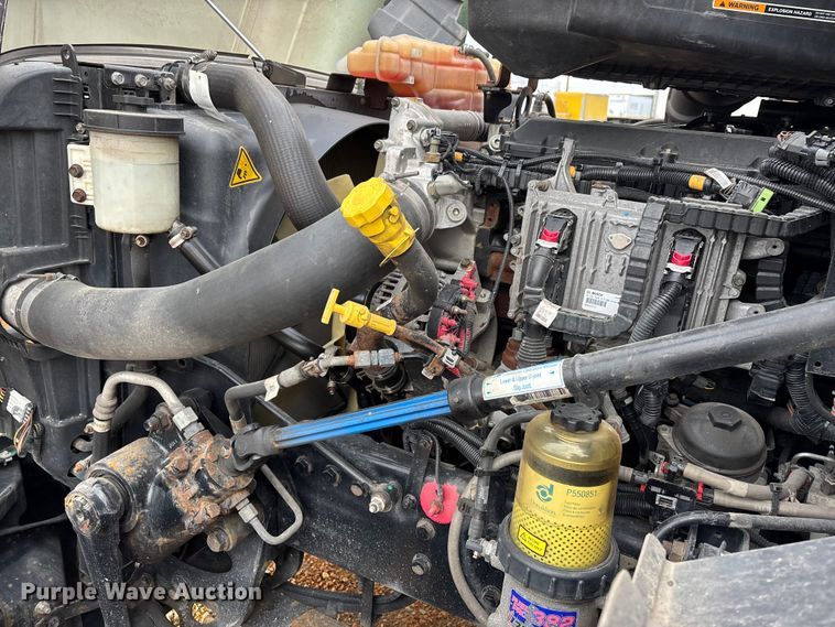 image for item DT0090 2022 International LT625 semi truck