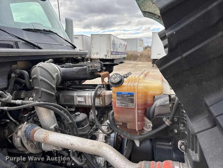 image for item DT0090 2022 International LT625 semi truck