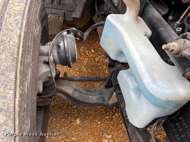 image for item DT0090 2022 International LT625 semi truck