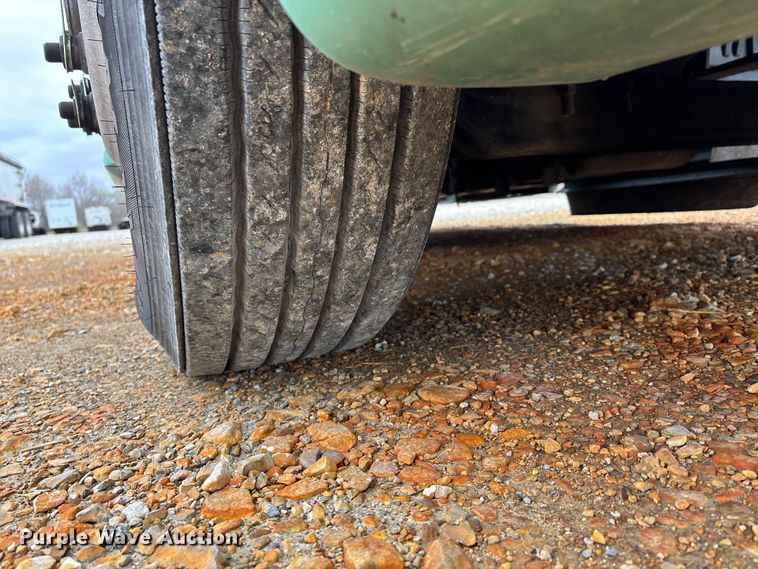 image for item DT0090 2022 International LT625 semi truck