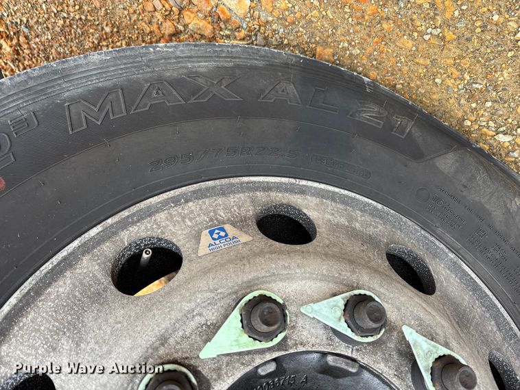 image for item DT0090 2022 International LT625 semi truck