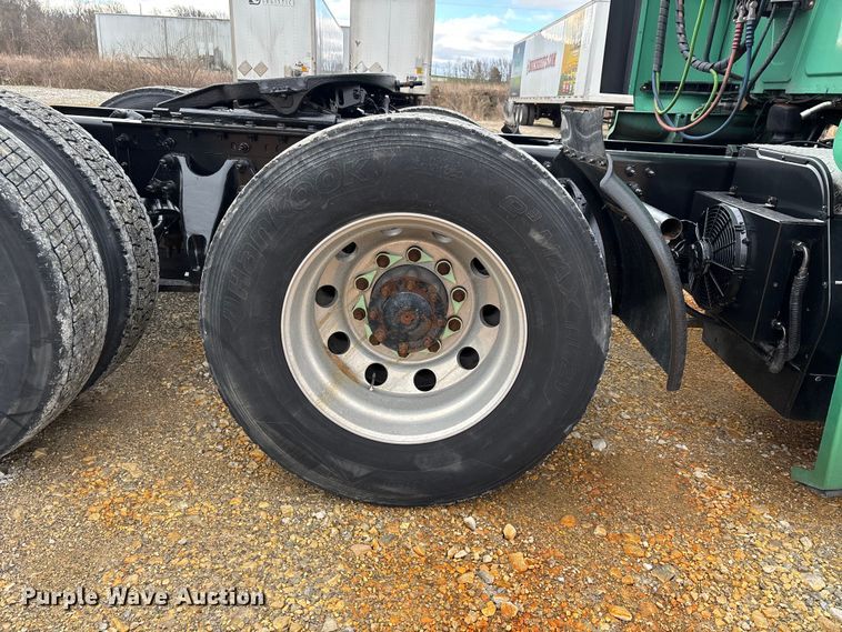 image for item DT0090 2022 International LT625 semi truck