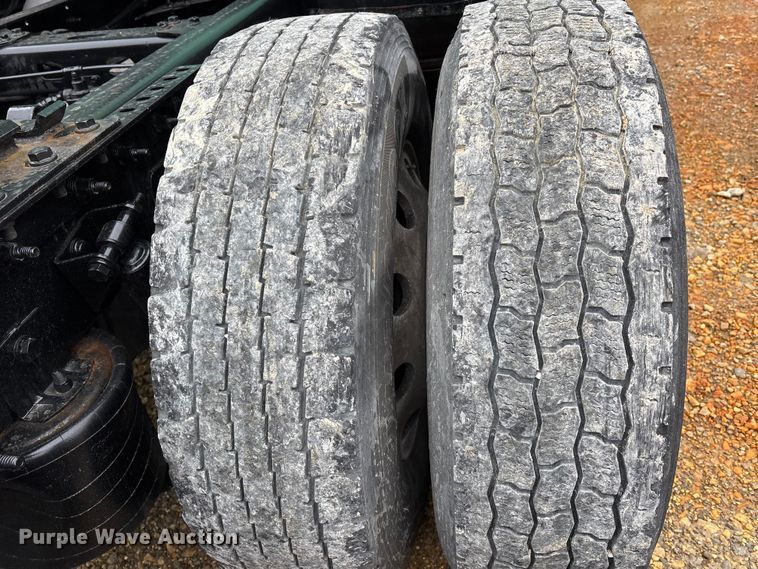 image for item DT0090 2022 International LT625 semi truck