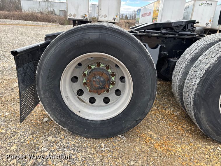 image for item DT0090 2022 International LT625 semi truck