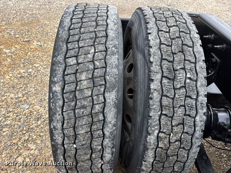 image for item DT0090 2022 International LT625 semi truck