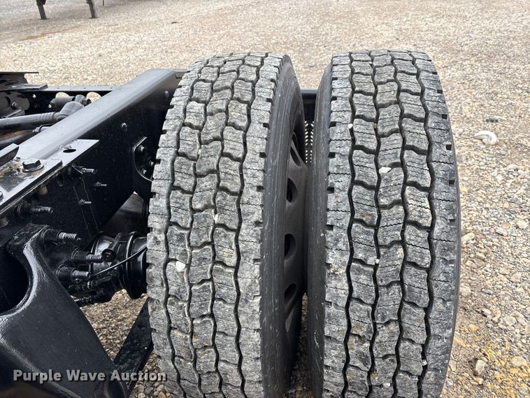 image for item DT0090 2022 International LT625 semi truck