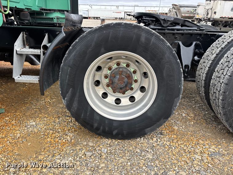 image for item DT0090 2022 International LT625 semi truck