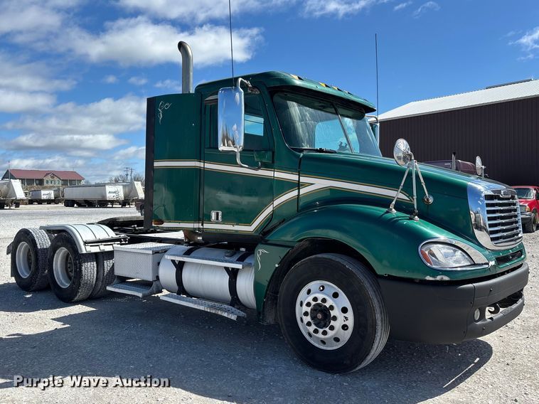 image for item DT0091 2015 Freightliner glider kit semi truck