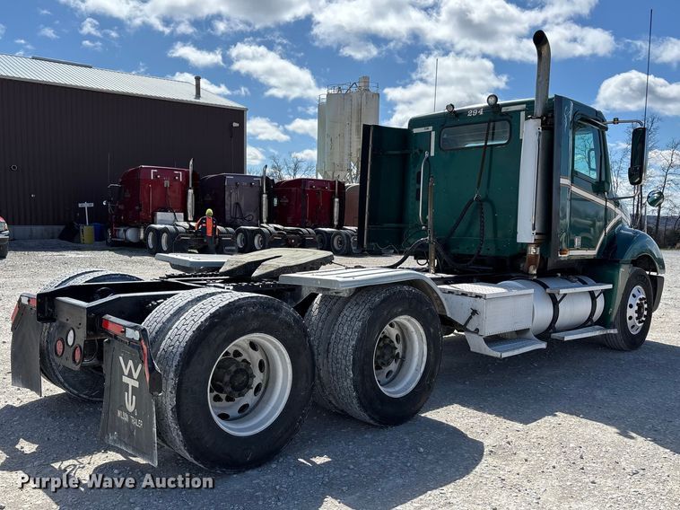 image for item DT0091 2015 Freightliner glider kit semi truck