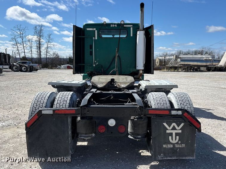 image for item DT0091 2015 Freightliner glider kit semi truck