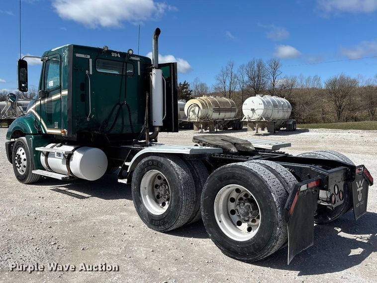 image for item DT0091 2015 Freightliner glider kit semi truck