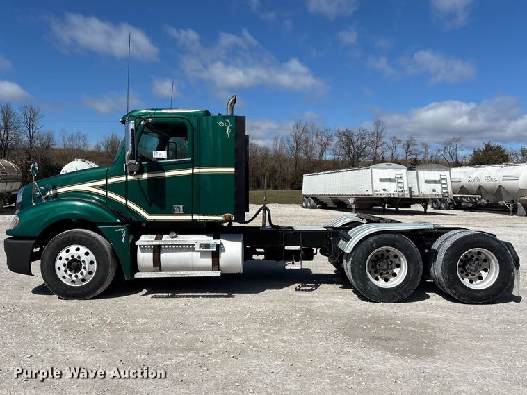 image for item DT0091 2015 Freightliner glider kit semi truck