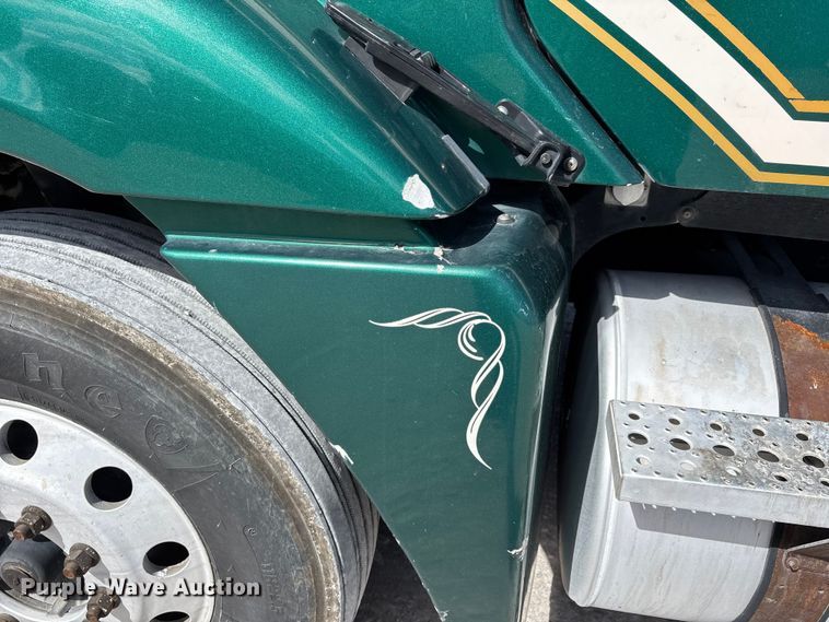 image for item DT0091 2015 Freightliner glider kit semi truck