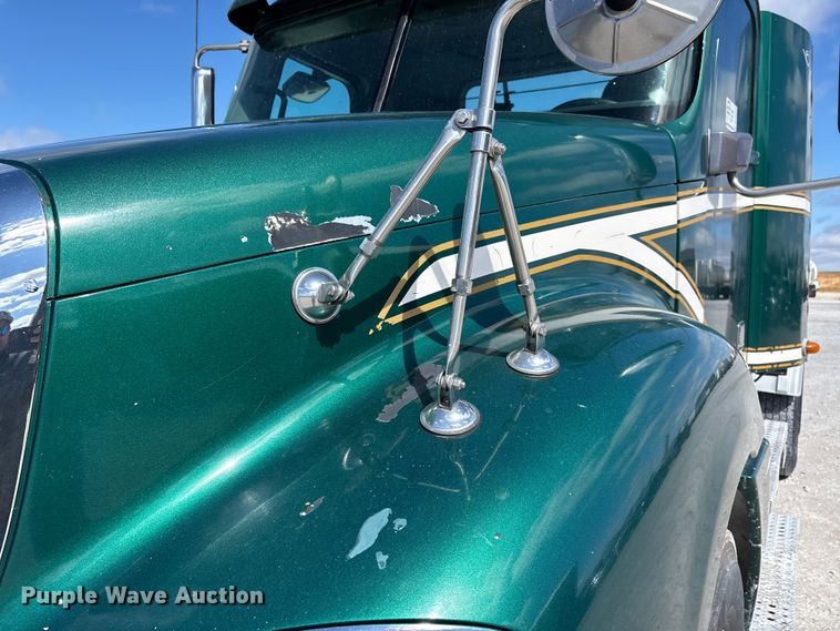 image for item DT0091 2015 Freightliner glider kit semi truck