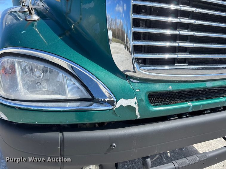 image for item DT0091 2015 Freightliner glider kit semi truck